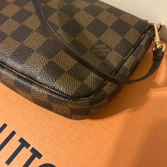 Louis Vuitton Pochette Accessories in Damier Ebene - Picture 9 of 12